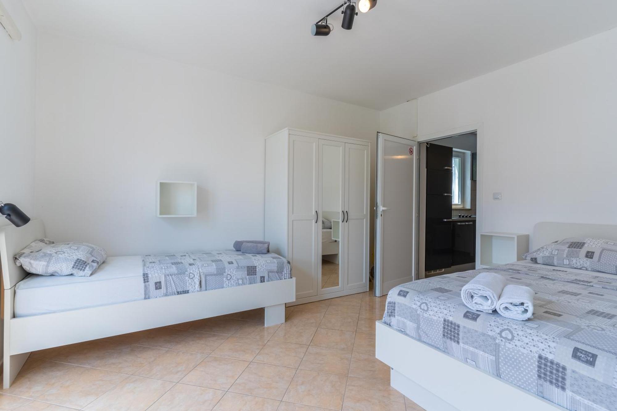 קרס Apartments & Rooms Klemenc מראה חיצוני תמונה