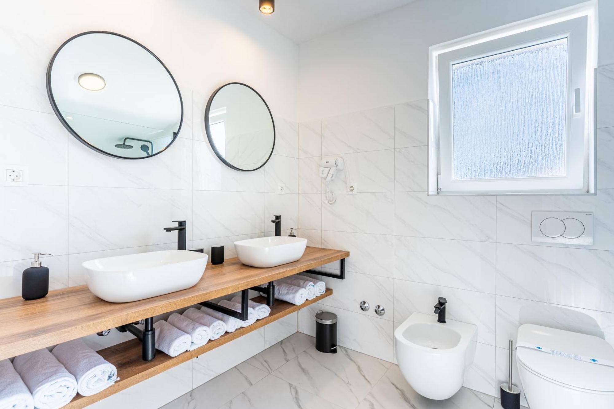 קרס Apartments & Rooms Klemenc מראה חיצוני תמונה